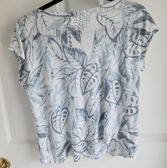 Tahari 100% LINEN Floral Blue and White Women's Top TSHIRT - Picture 2 of 3